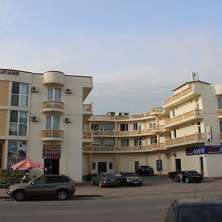 Prime Hotel Batumi Bagian luar foto