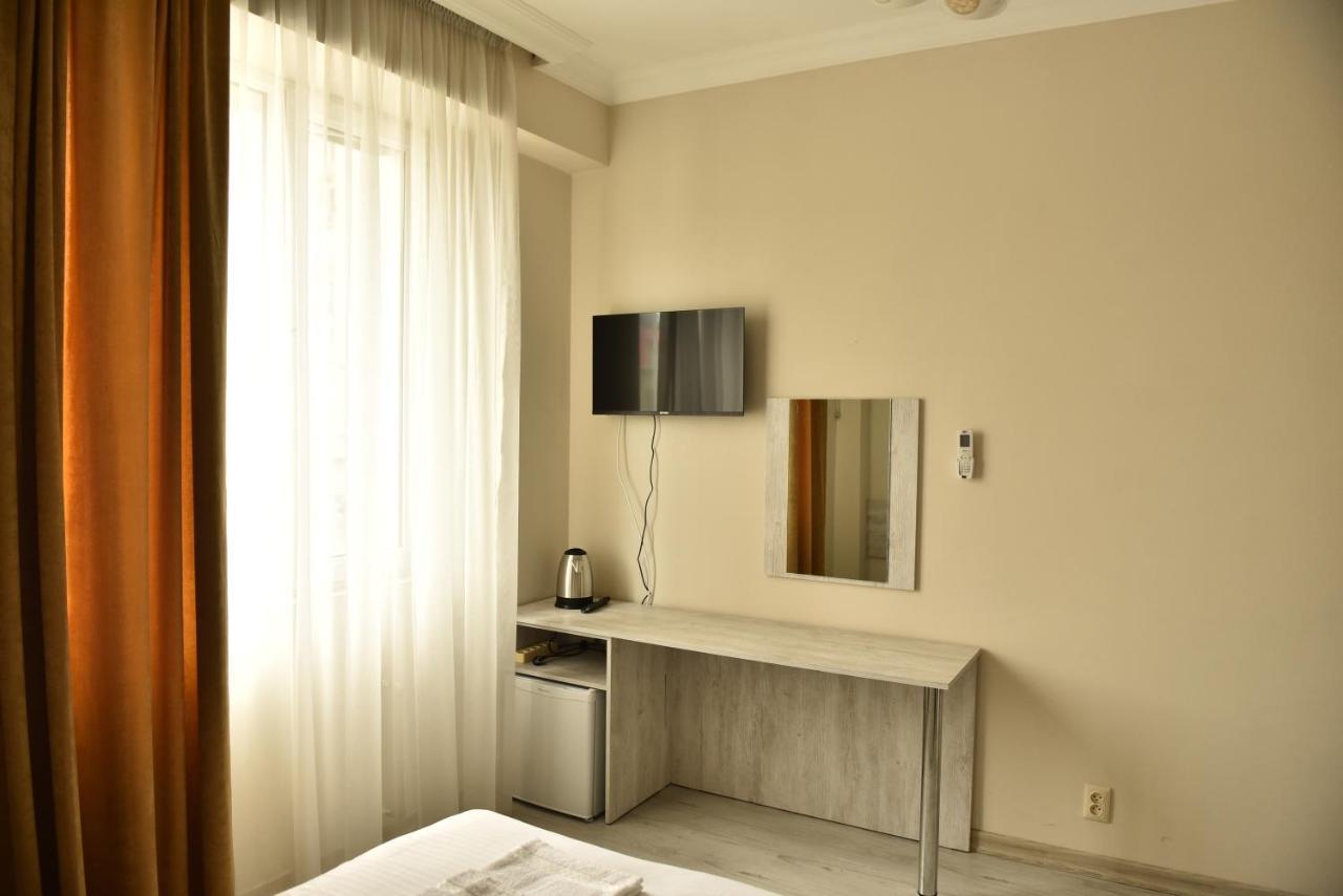 Prime Hotel Batumi Bagian luar foto