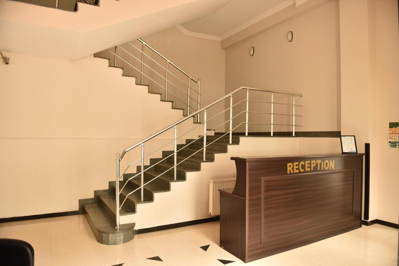 Prime Hotel Batumi Bagian luar foto