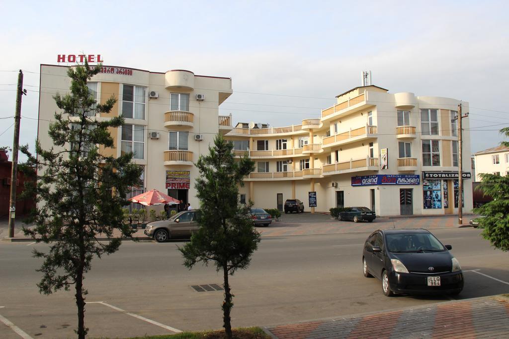Prime Hotel Batumi Bagian luar foto