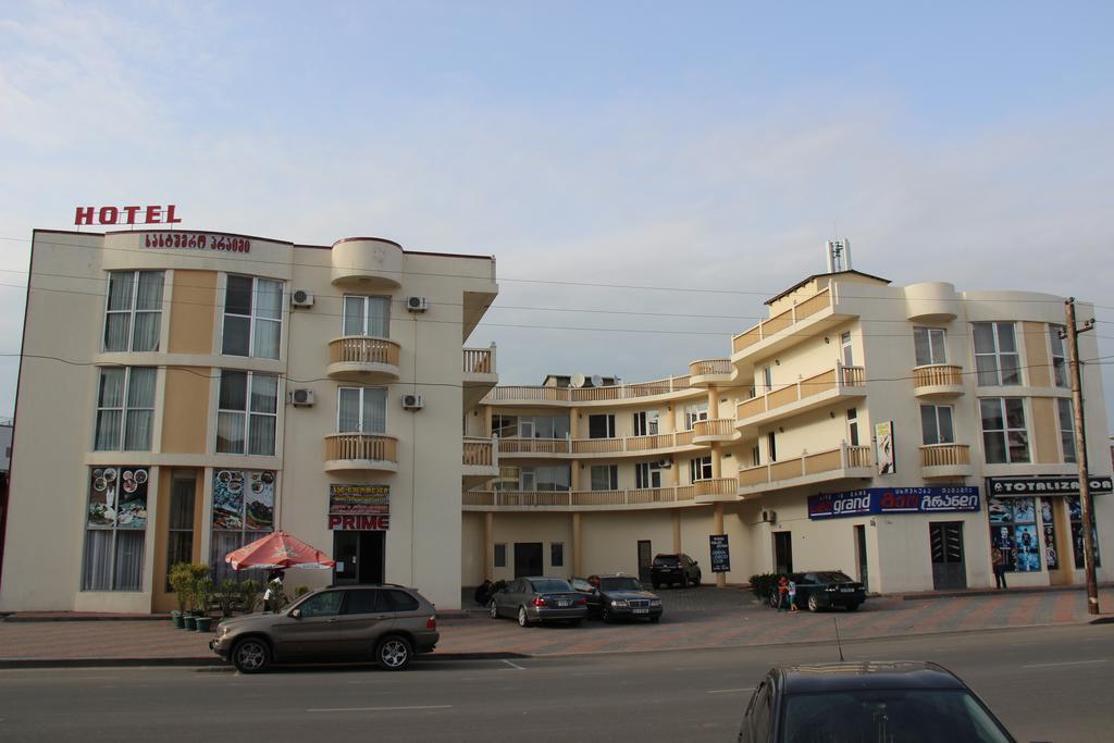 Prime Hotel Batumi Bagian luar foto